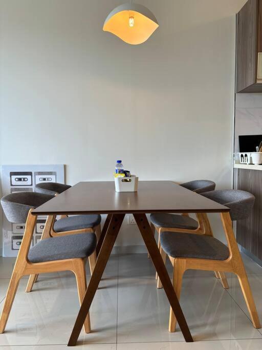 Comfort Living At Country Garden Park 1-4pax * Johor Bahru