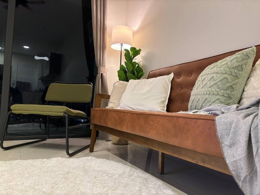 Apartment Comfort Living At Country Garden Park 1-4pax